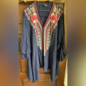 ANDREE BY UNIT Plus Floral Embroidered Tunic